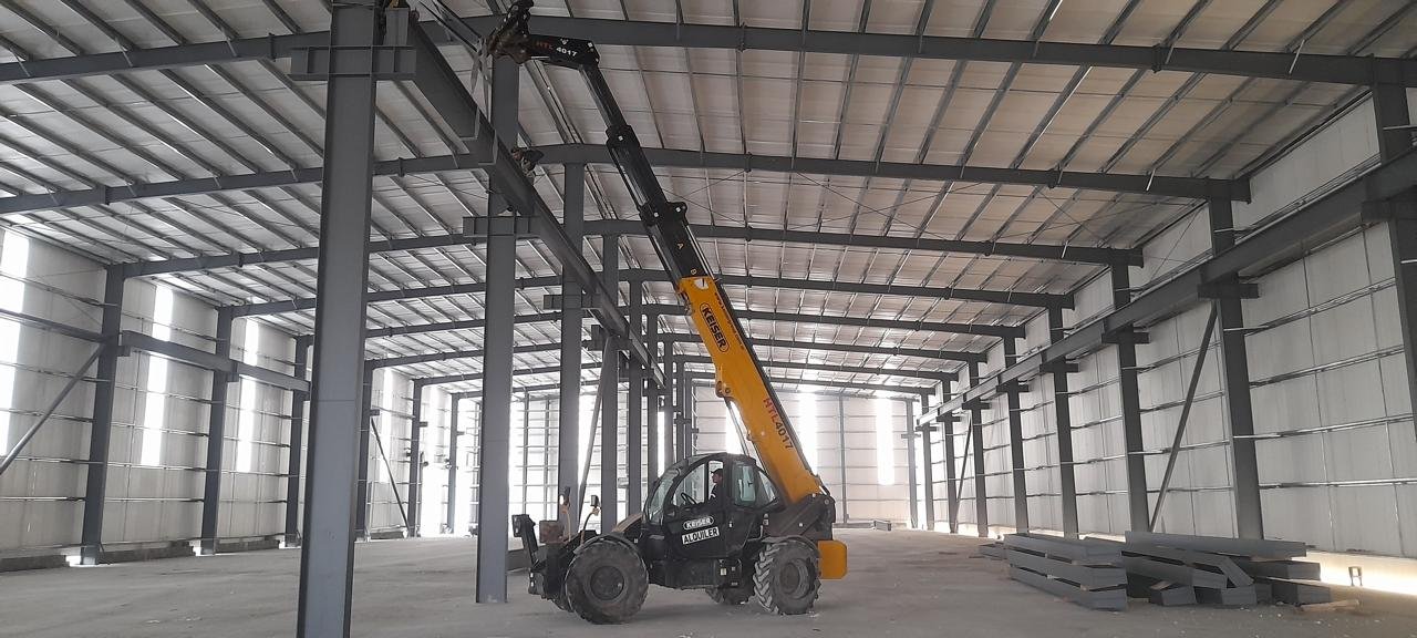 Fabricación de estructura metálica en taller metalúrgico